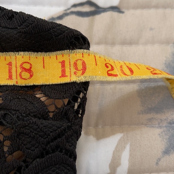 Black lace over beige under dress. Super flattering style - Picture 7 of 11